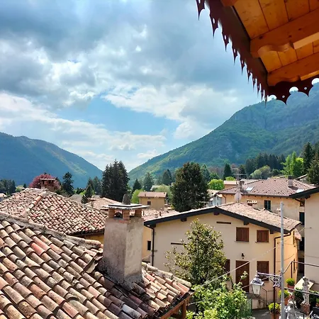 Vista Panoramica Giardino E Montagne דירה