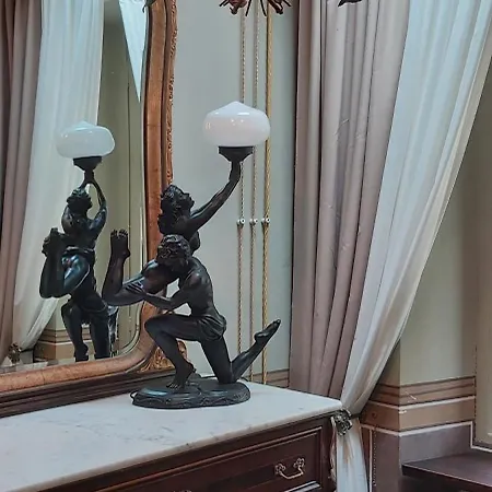 Vista Panoramica Giardino E Montagne *