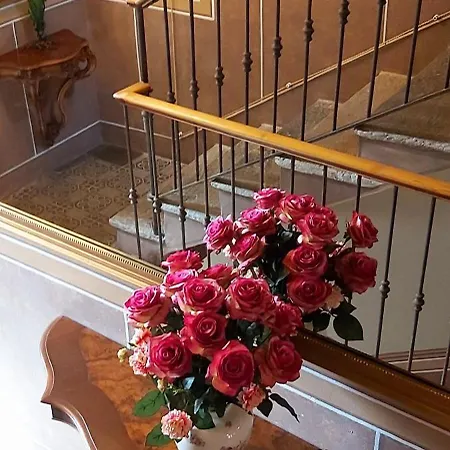 Vista Panoramica Giardino E Montagne *