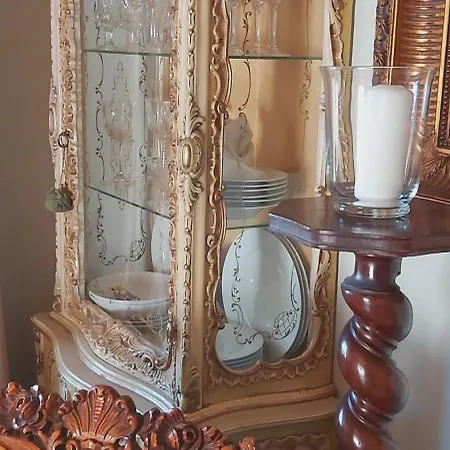 Vista Panoramica Giardino E Montagne דירה