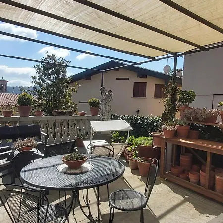 Vista Panoramica Giardino E Montagne *