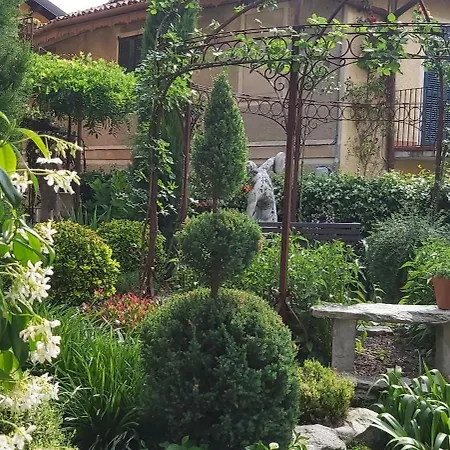 Vista Panoramica Giardino E Montagne