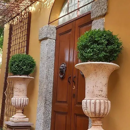 Vista Panoramica Giardino E Montagne *