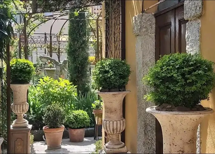 Vista Panoramica Giardino E Montagne