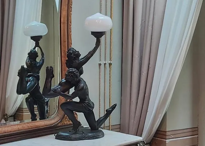 Vista Panoramica Giardino E Montagne *