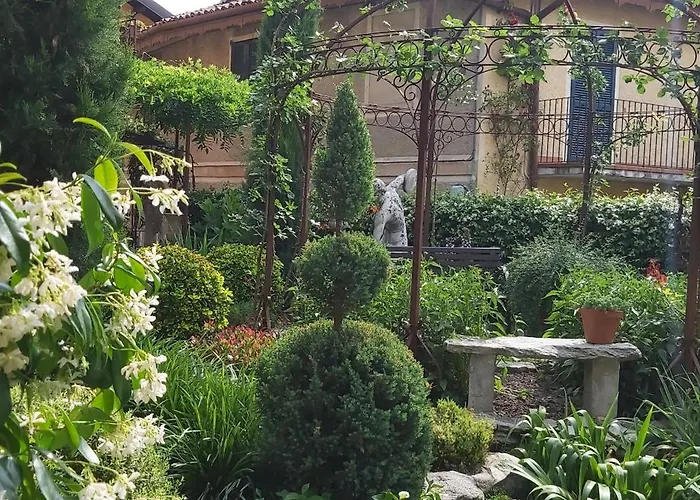 Vista Panoramica Giardino E Montagne