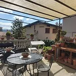 Vista Panoramica Giardino E Montagne *